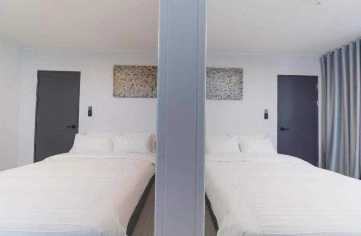 ลา ฟามีล Hotel ยางยาง ภายนอก รูปภาพ